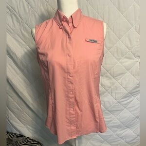 Columbia Light Weight Sleeveless Shirt with snap closures
